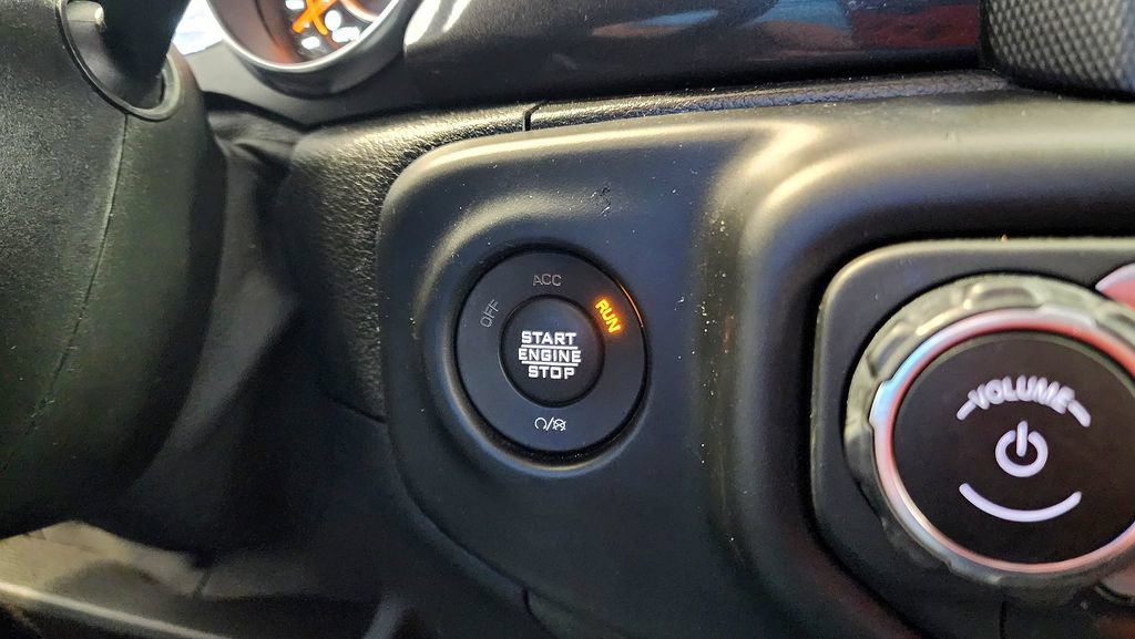Used 2021 Jeep Wrangler Unlimited Sahara AWD/4WD image 26