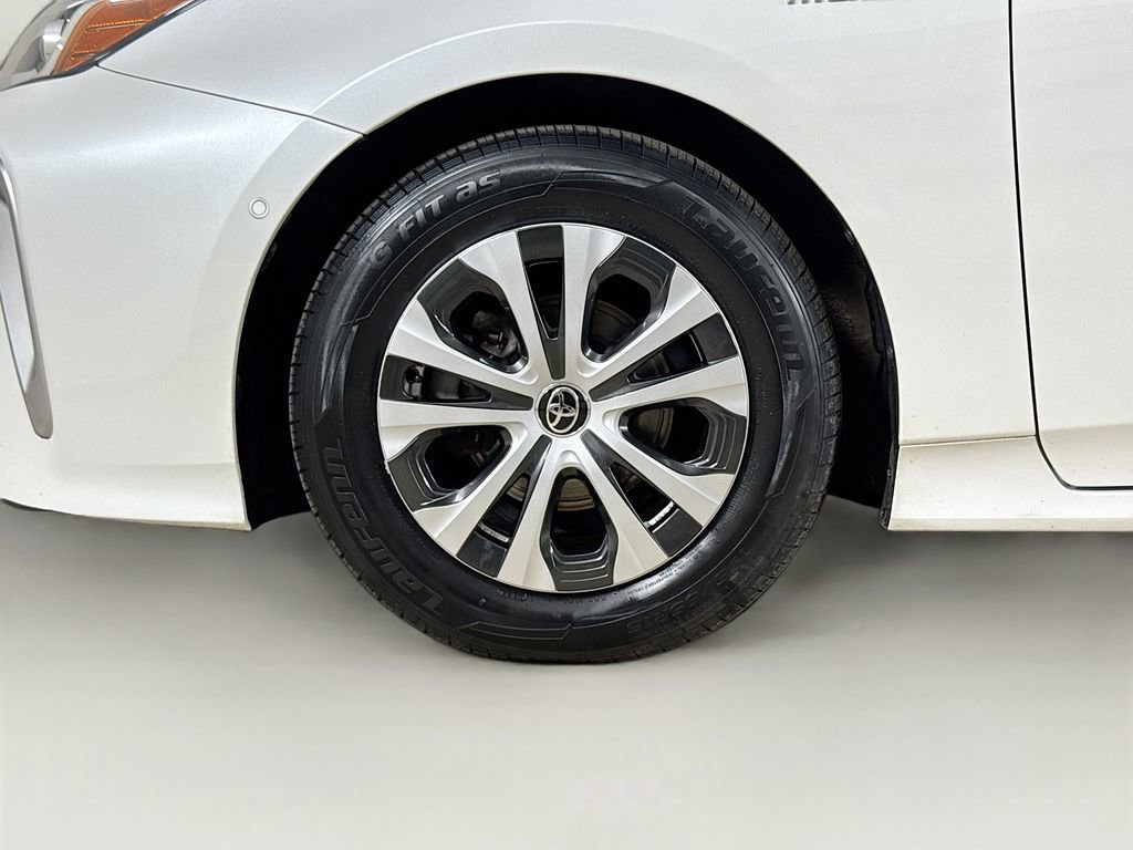 Certified 2022 Toyota Prius LE image 25