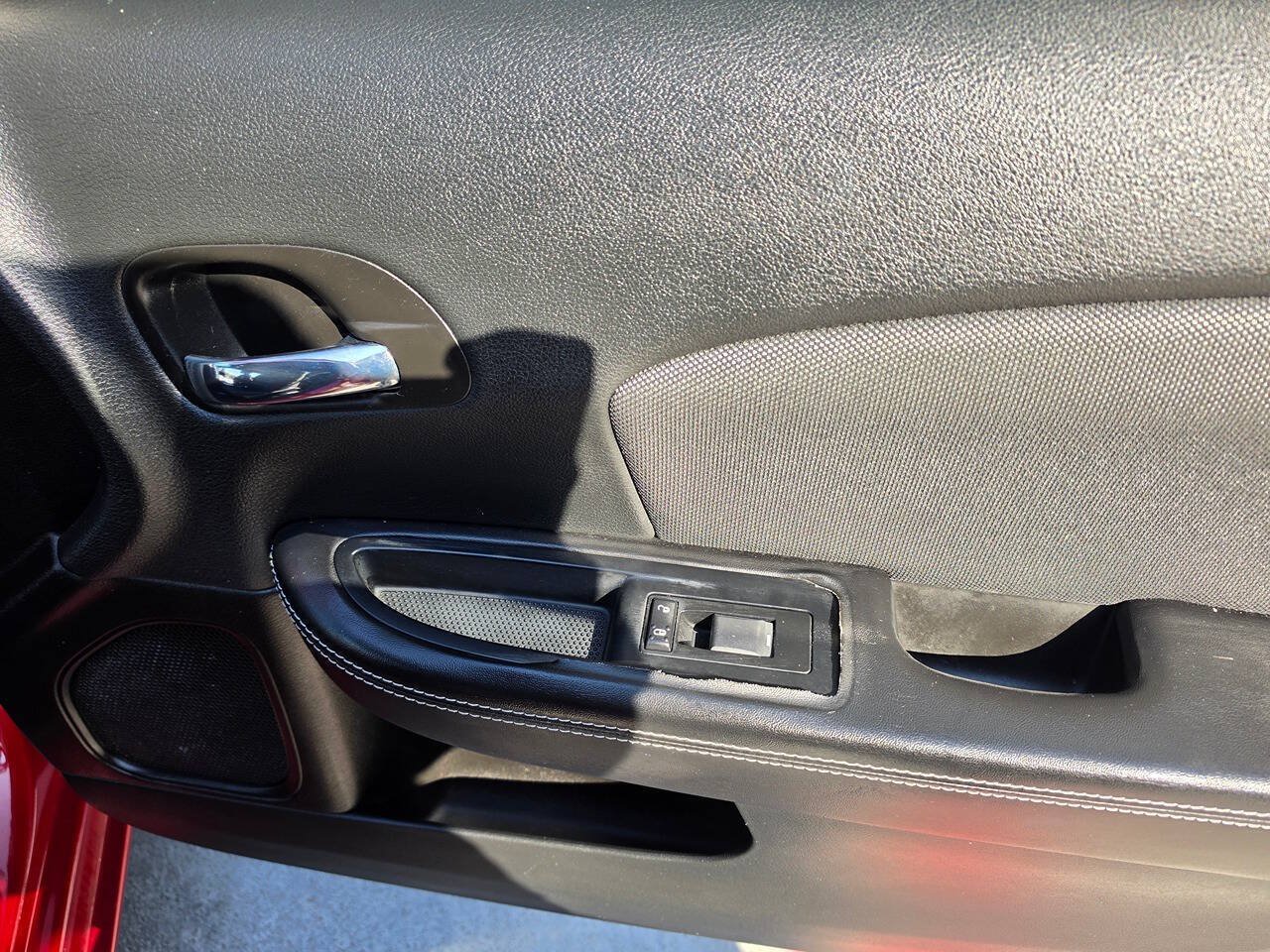Used 2013 Dodge Avenger SE FWD image 29
