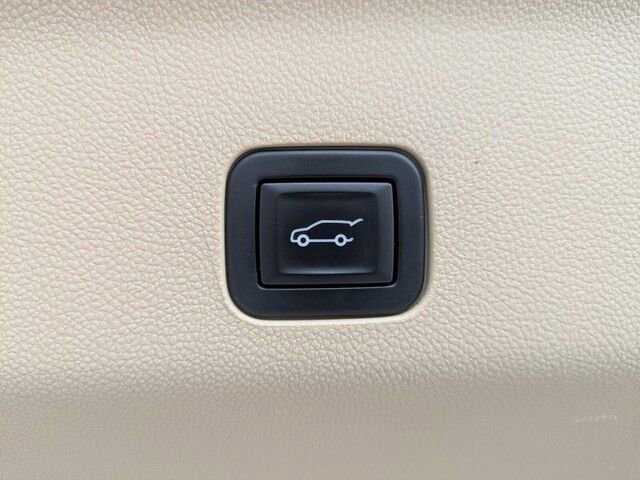 Used 2021 Cadillac Escalade Premium Luxury image 20