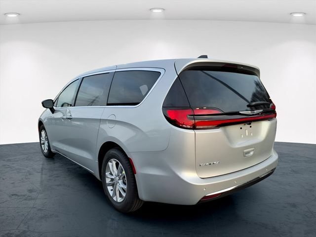 New 2026 Chrysler Pacifica Select FWD image 7