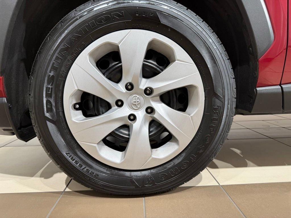 Certified 2023 Toyota RAV4 LE AWD/4WD image 9