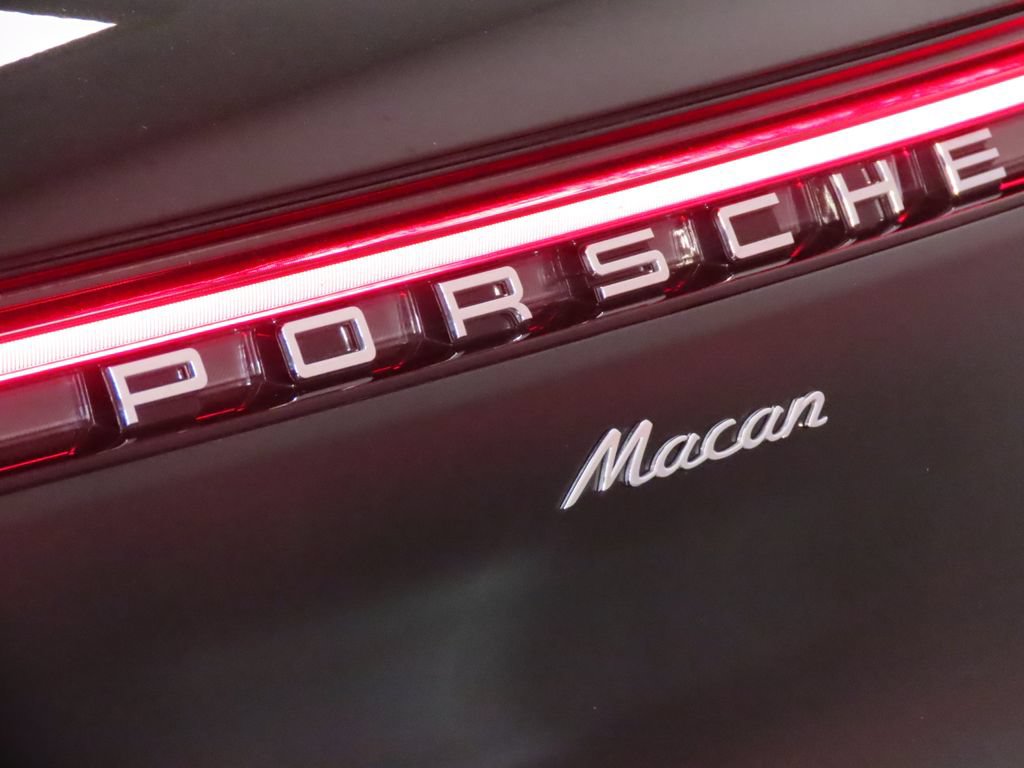 Certified 2026 Porsche Macan AWD/4WD image 12