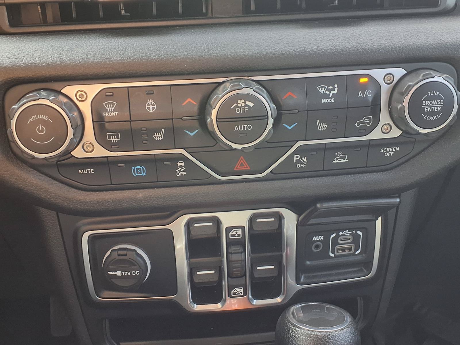 Used 2024 Jeep Wrangler Unlimited w/ Dual Top Group AWD/4WD image 16