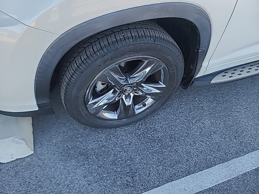 Used 2019 Toyota Highlander Limited Platinum image 26