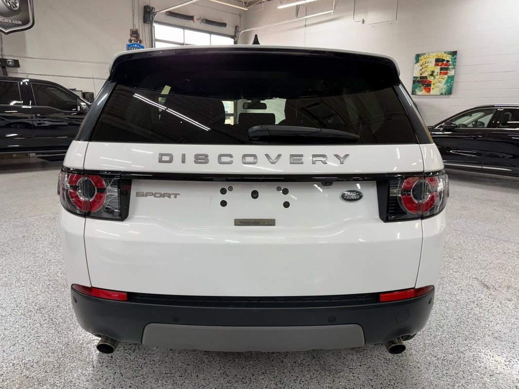Used 2018 Land Rover Discovery Sport SE image 4