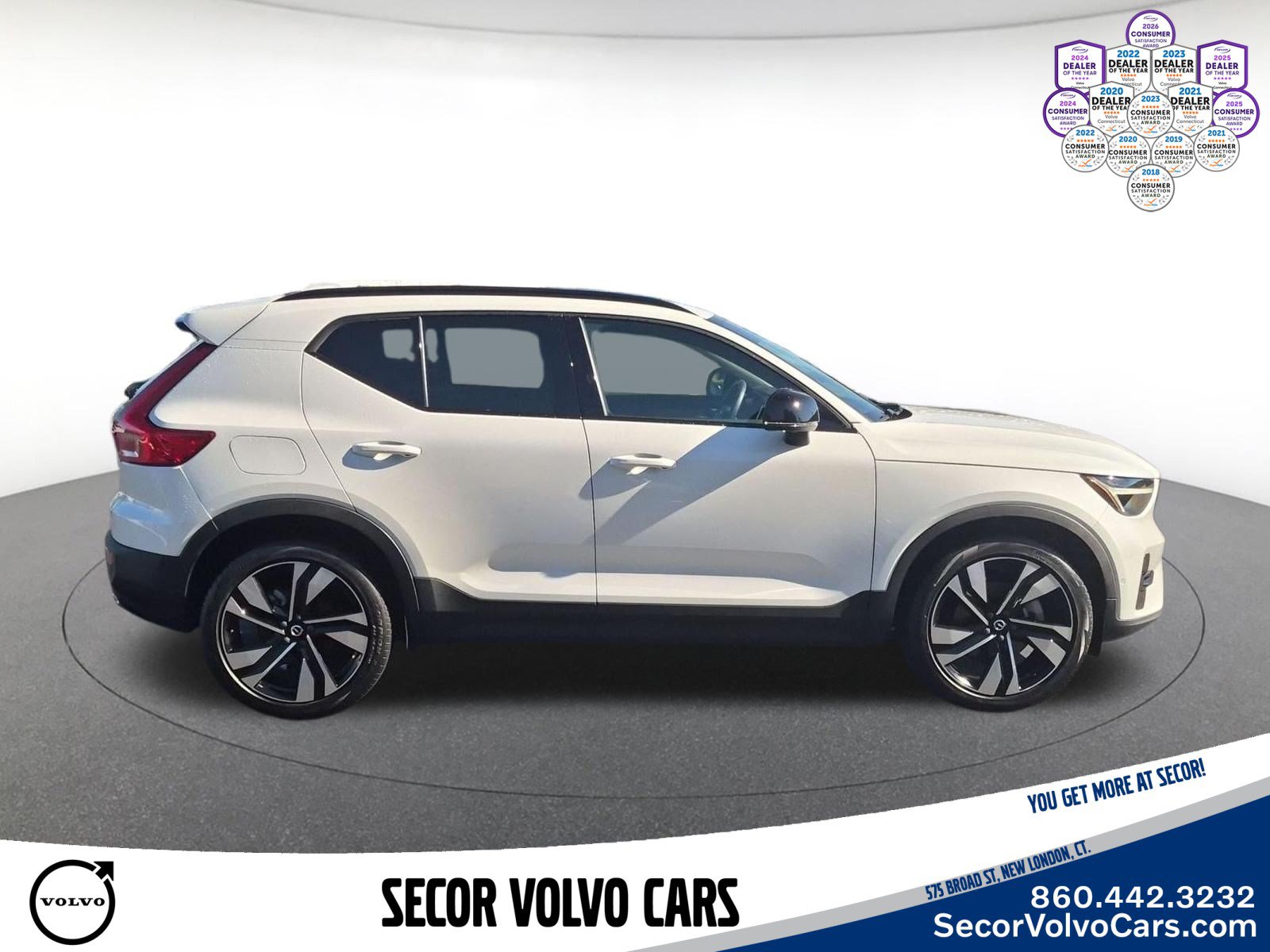 Certified 2023 Volvo XC40 B5 Plus w/ Protection Package Premier AWD/4WD image 5
