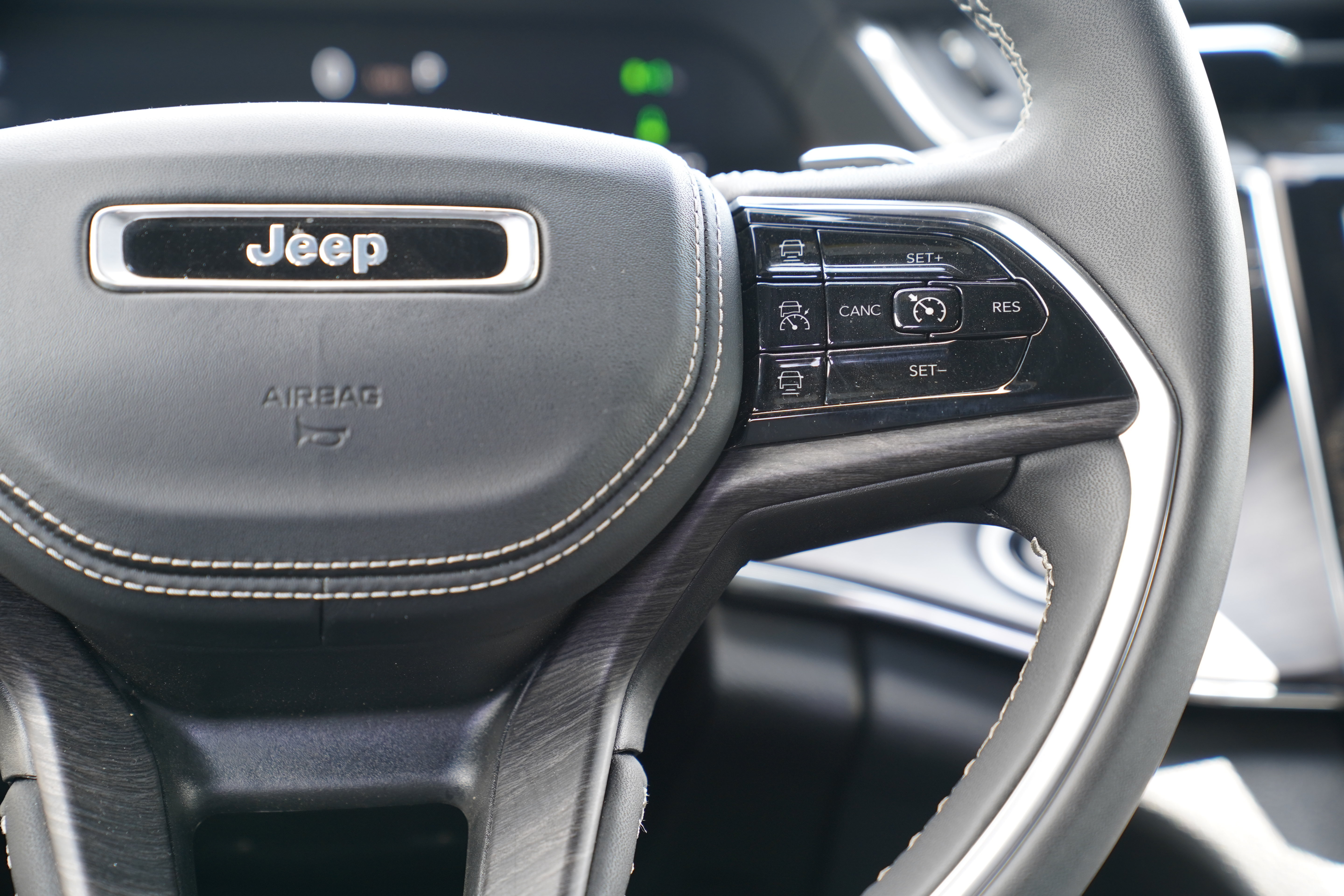 Certified 2023 Jeep Grand Cherokee Overland w/ Luxury Tech Group IV AWD/4WD image 20