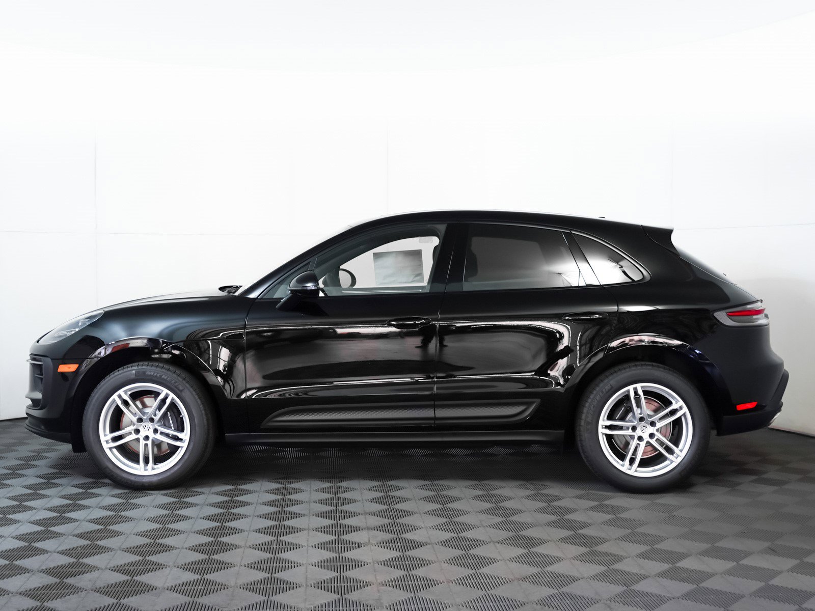 New 2026 Porsche Macan image 2