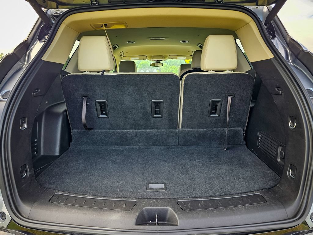 Used 2019 Buick Enclave Essence w/ LPO, Cargo Package AWD/4WD image 31