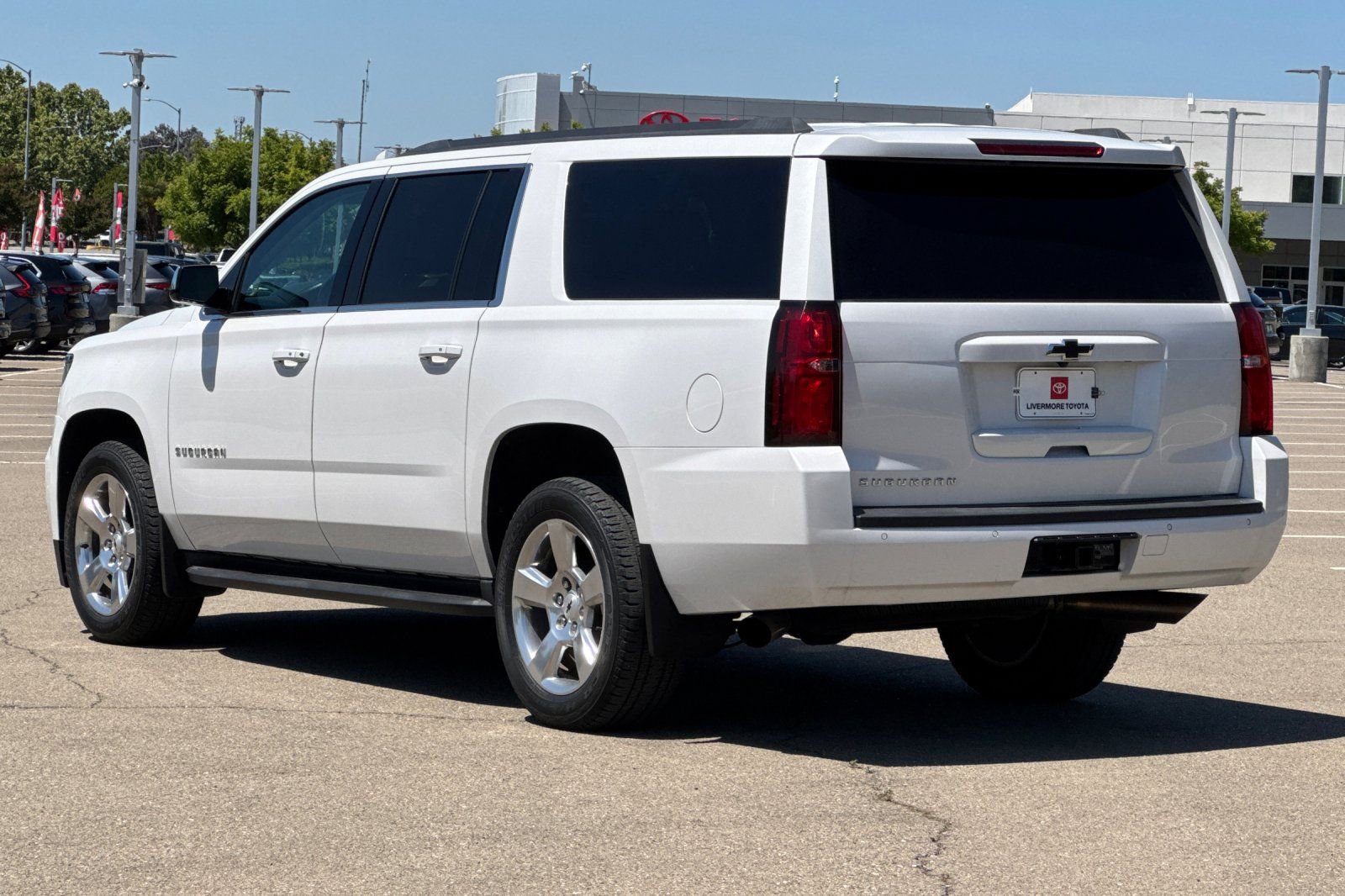 Used 2018 Chevrolet Suburban LT w/ Luxury Package RWD image 6