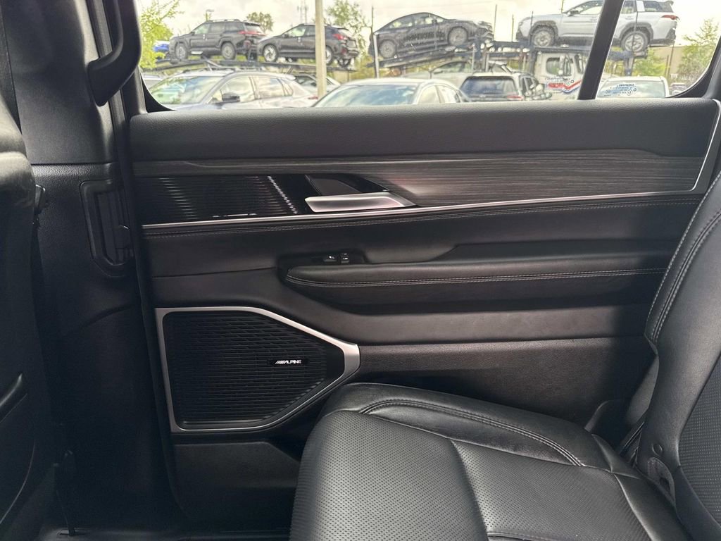 Used 2024 Jeep Wagoneer L Series II image 19