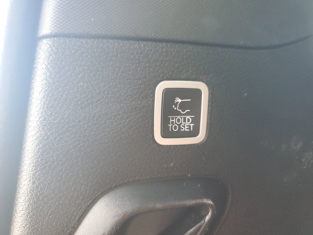 Used 2024 Jeep Wagoneer Series II w/ Flexible Seating Group RWD image 9