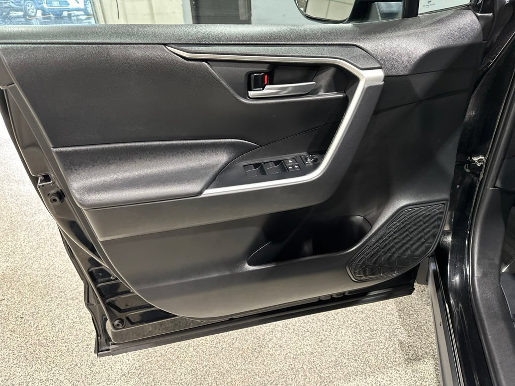 Used 2020 Toyota RAV4 XLE w/ Convenience Package AWD/4WD image 11