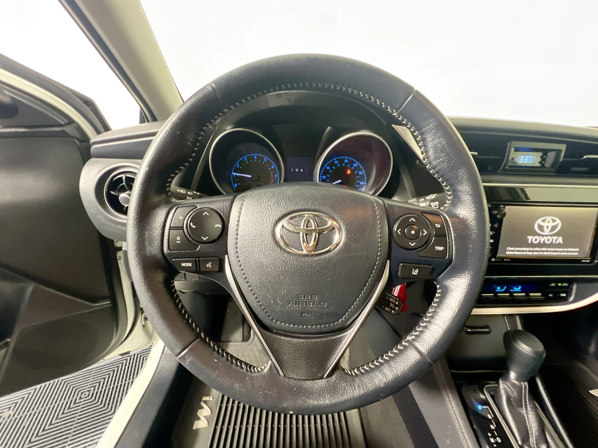 Used 2018 Toyota Corolla iM image 17