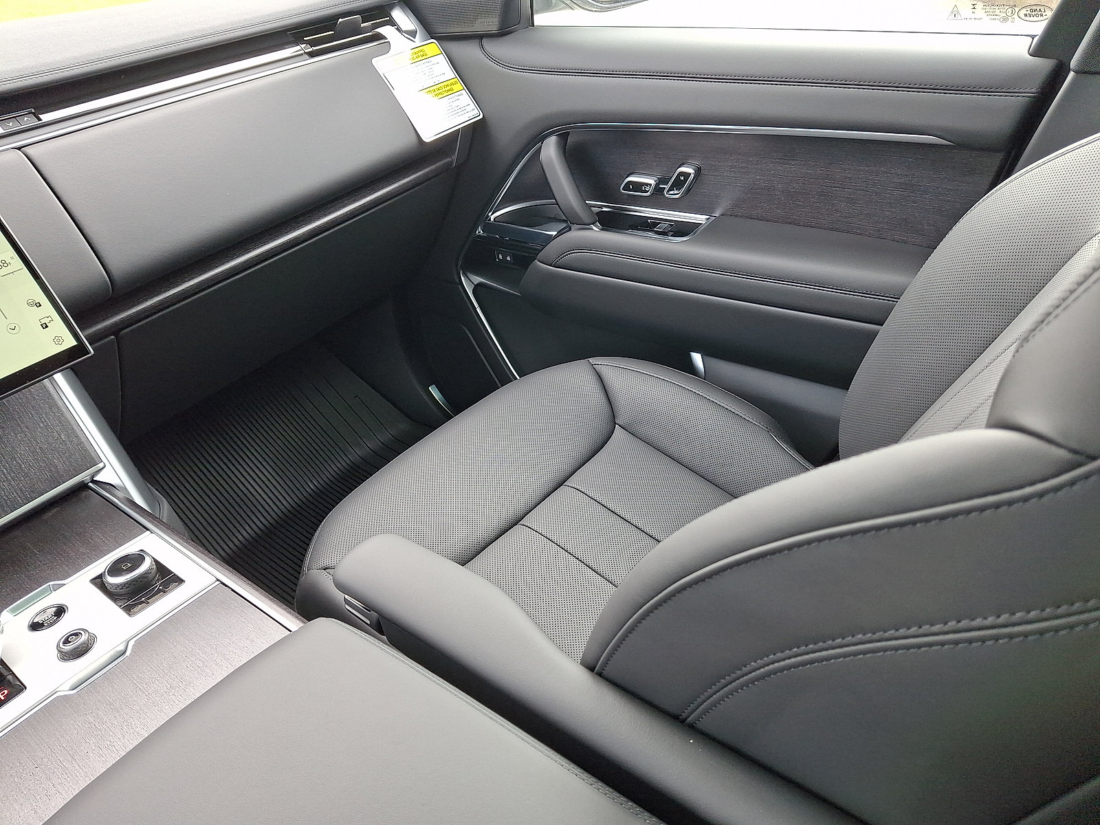 New 2027 Land Rover Range Rover SE AWD/4WD image 4