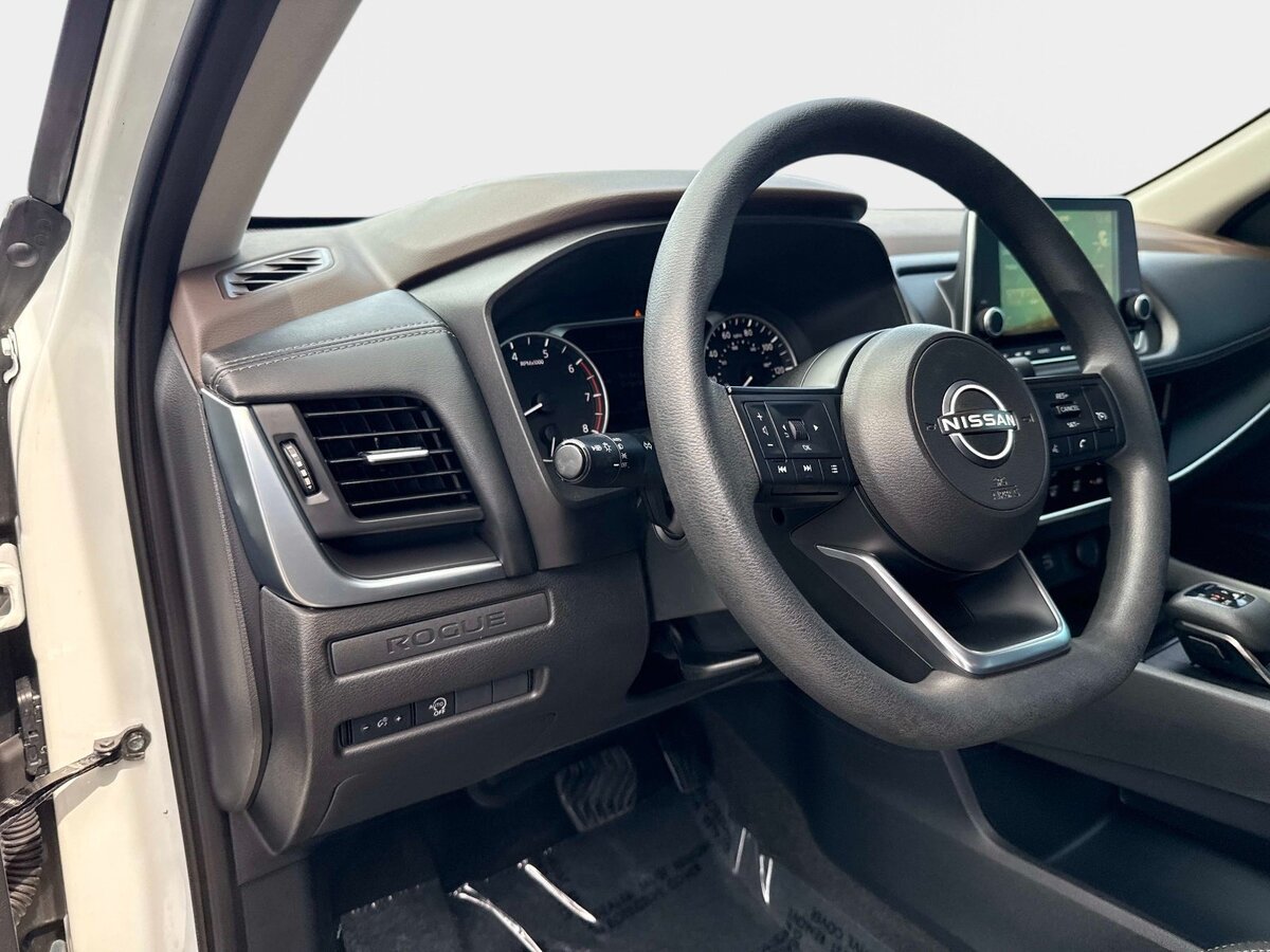 Used 2023 Nissan Rogue S FWD image 16