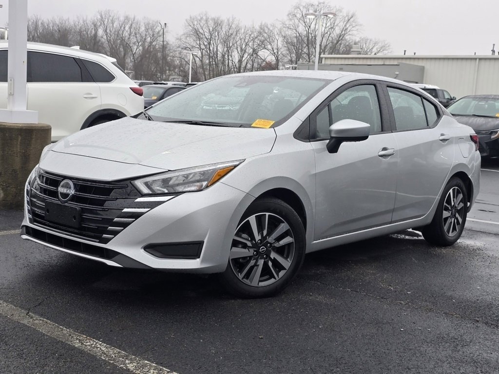 Used 2025 Nissan Versa SV image 3