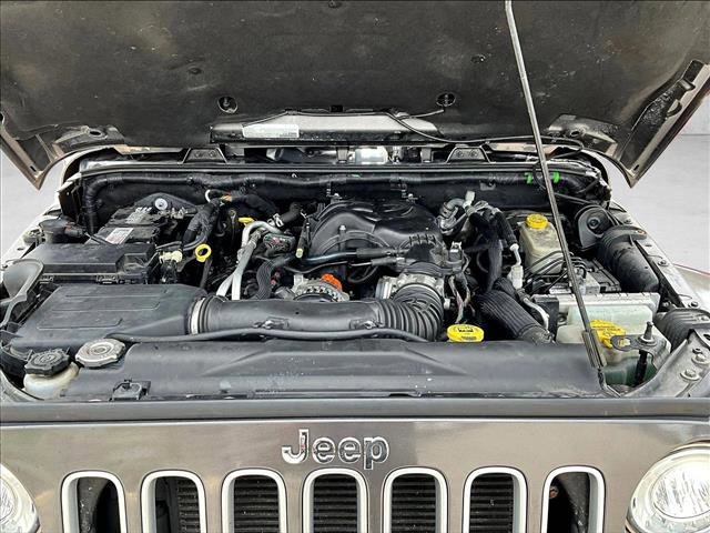 Used 2017 Jeep Wrangler Unlimited Sahara w/ Connectivity Group image 11