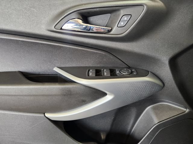 Used 2026 Chevrolet Trax LS FWD image 25