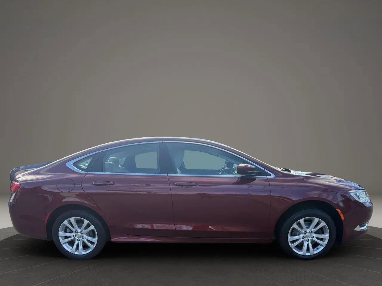 Used 2015 Chrysler 200 Limited w/ Convenience Group image 4