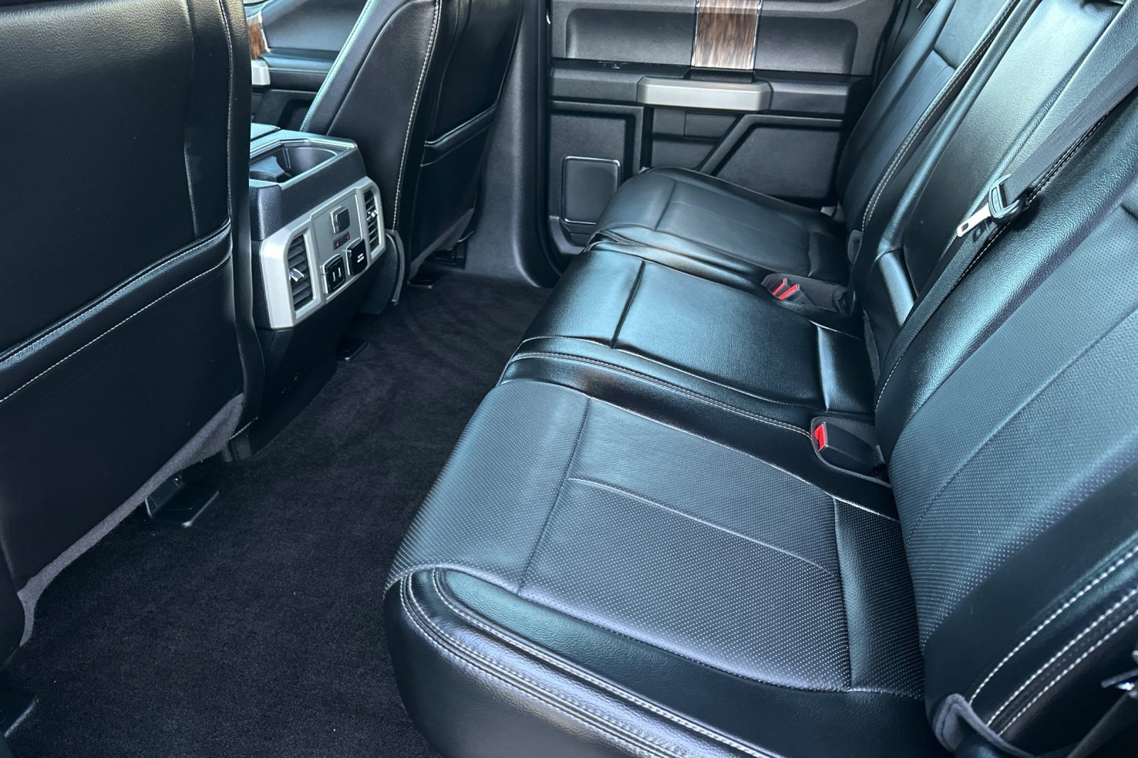 Used 2018 Ford F150 Lariat w/ Equipment Group 502A Luxury image 12