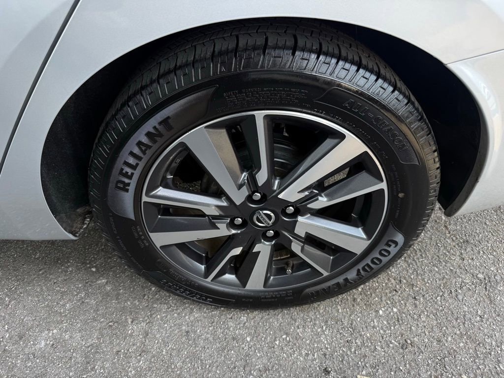 Used 2021 Nissan Versa SV image 9