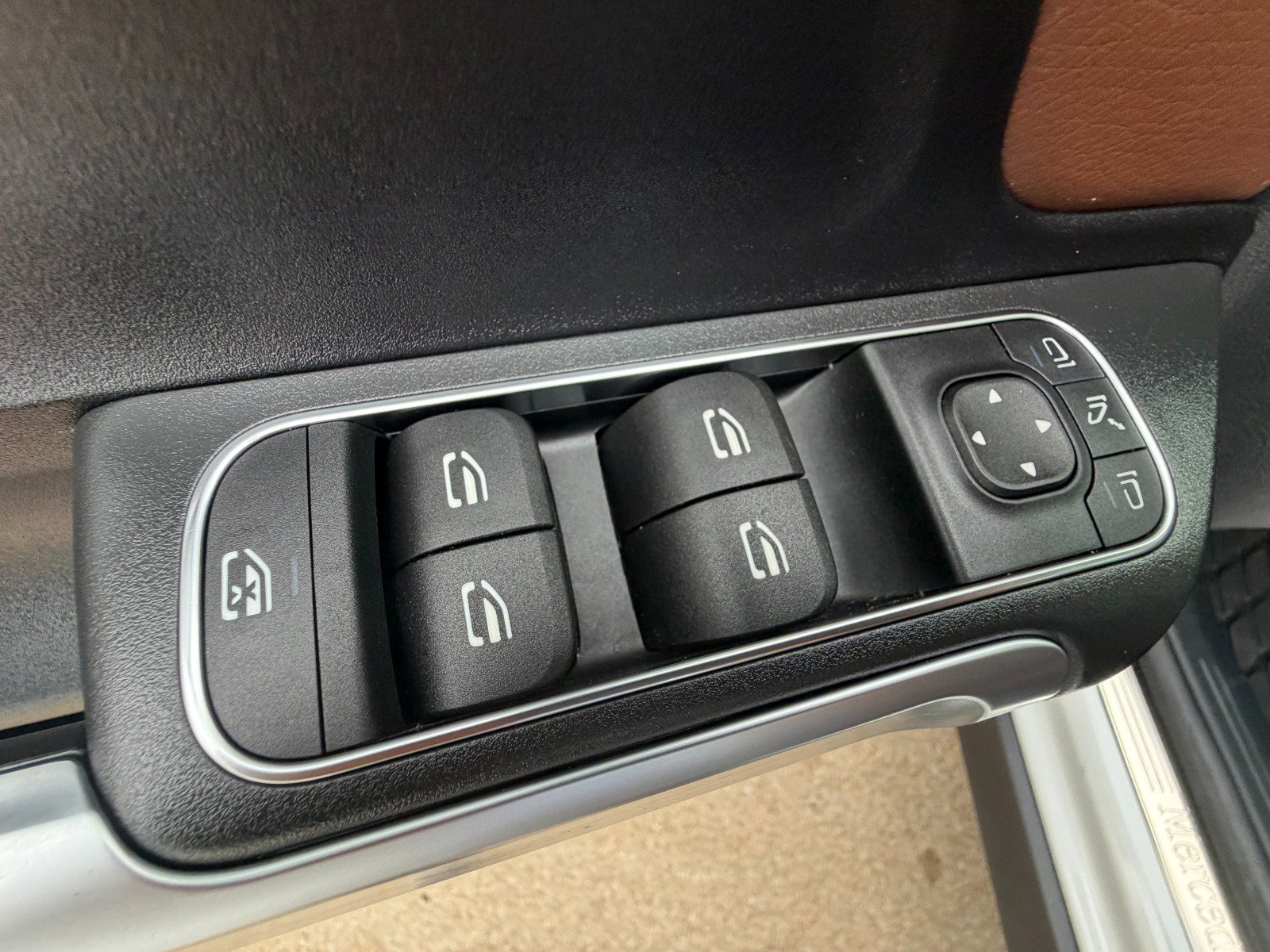 Used 2023 Mercedes-Benz GLB 250 4MATIC image 10