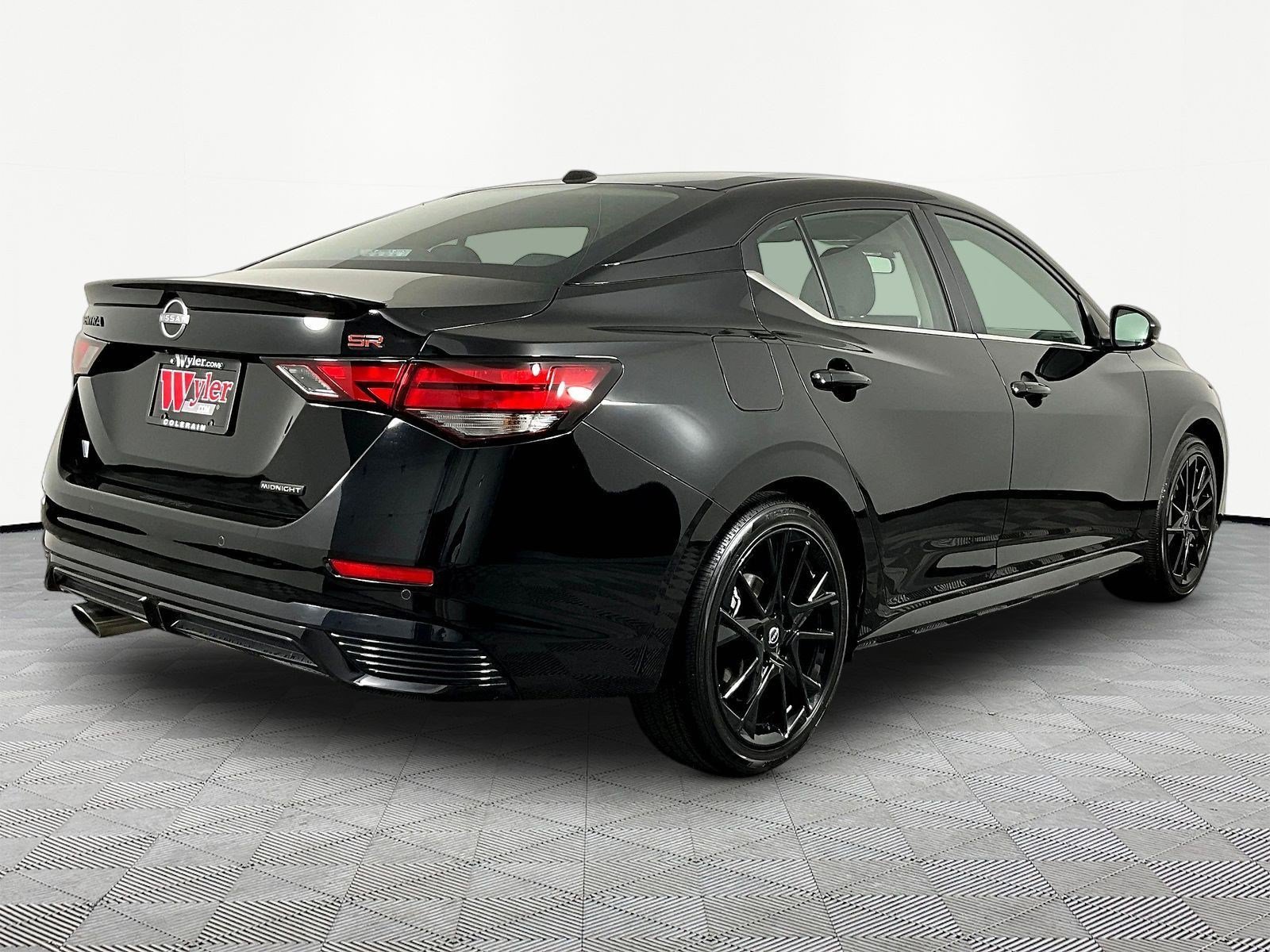 Certified 2025 Nissan Sentra SR w/ Midnight Edition FWD image 6