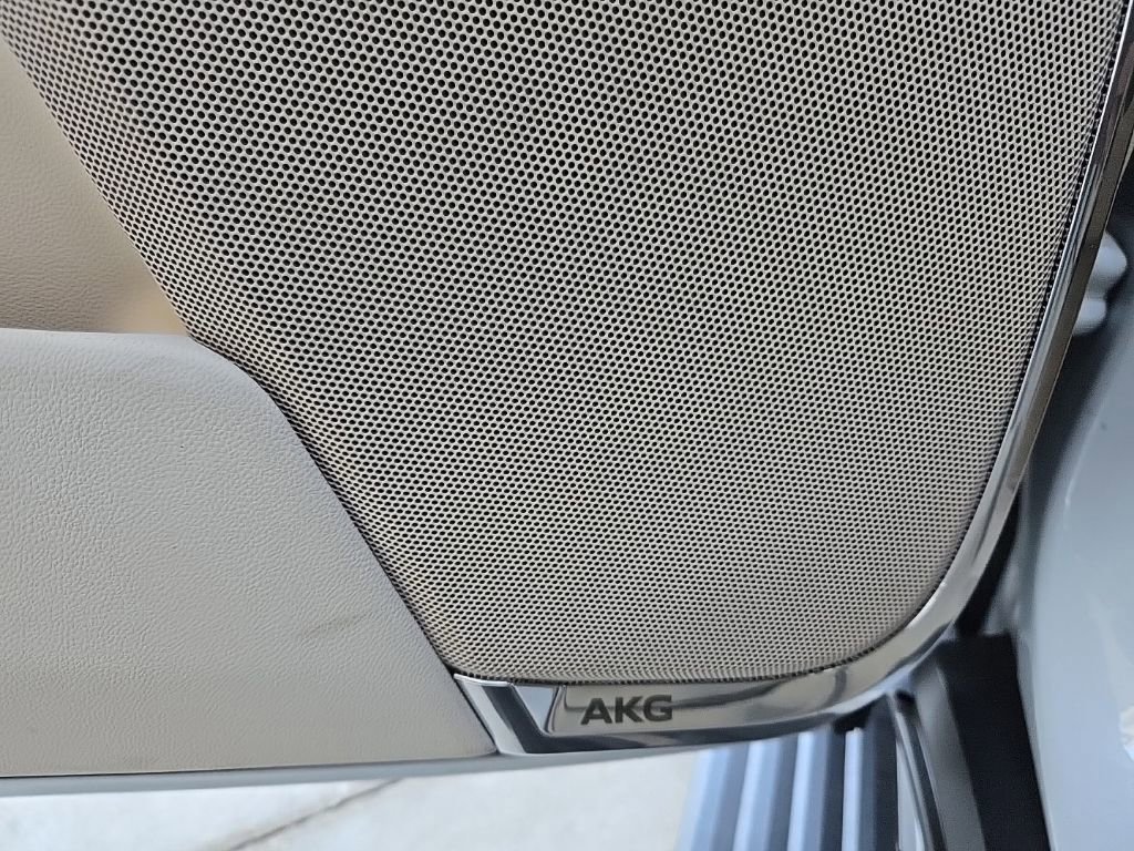 Used 2026 Cadillac Escalade Platinum Sport w/ LPO, ONYX Package image 10