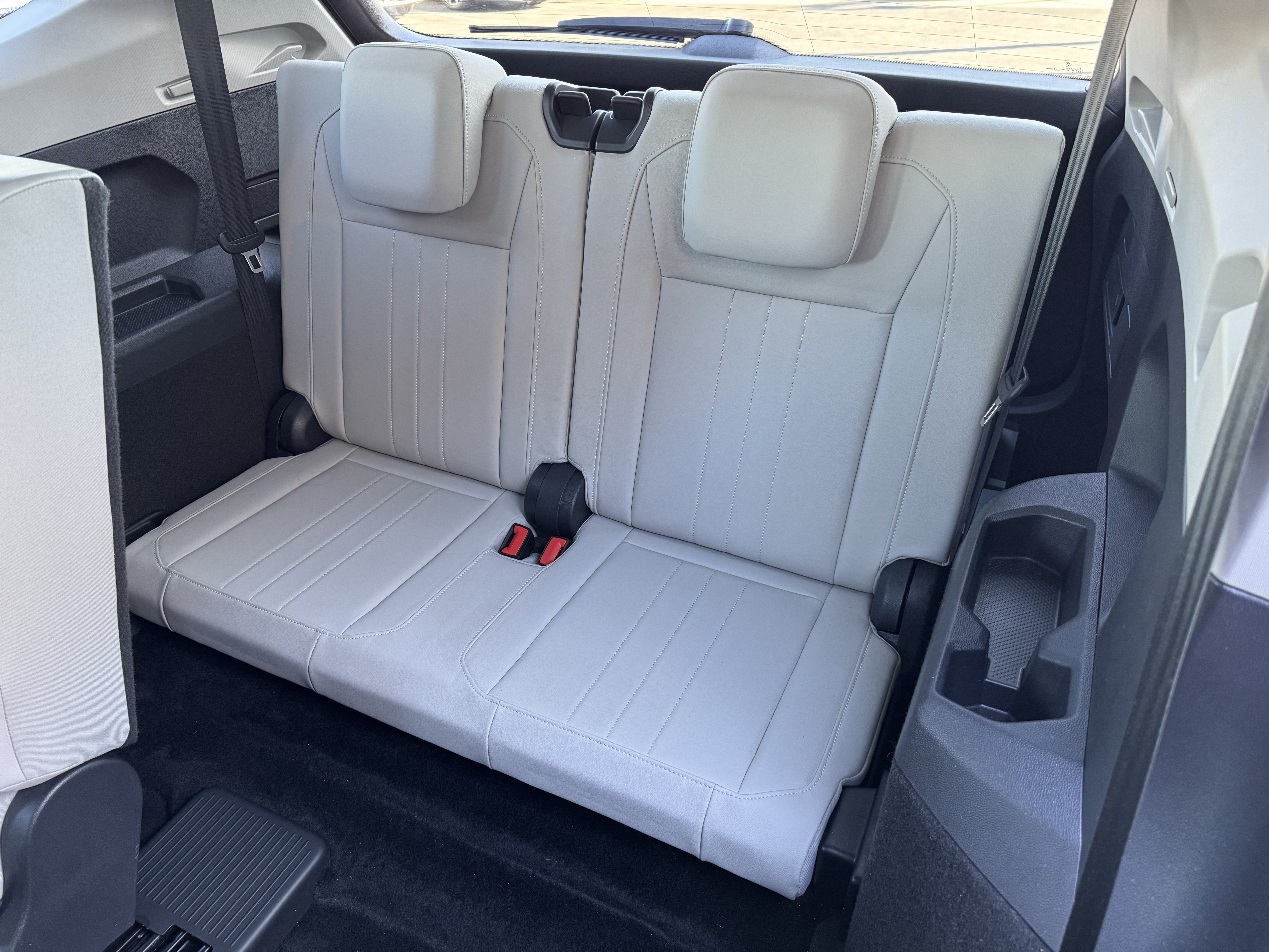 Certified 2024 Volkswagen Tiguan SE FWD image 35