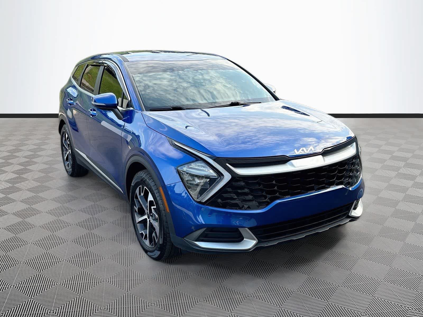 Used 2023 Kia Sportage EX FWD image 3