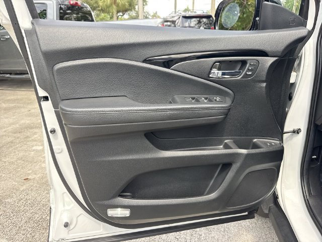 Used 2022 Honda Pilot Touring image 13