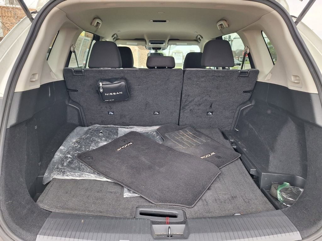 Used 2023 Nissan Rogue SV image 26