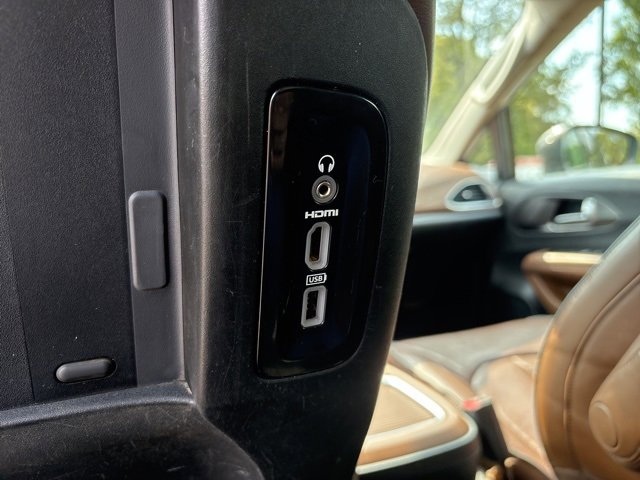 Used 2017 Chrysler Pacifica Limited w/ UConnect Theater Package image 14