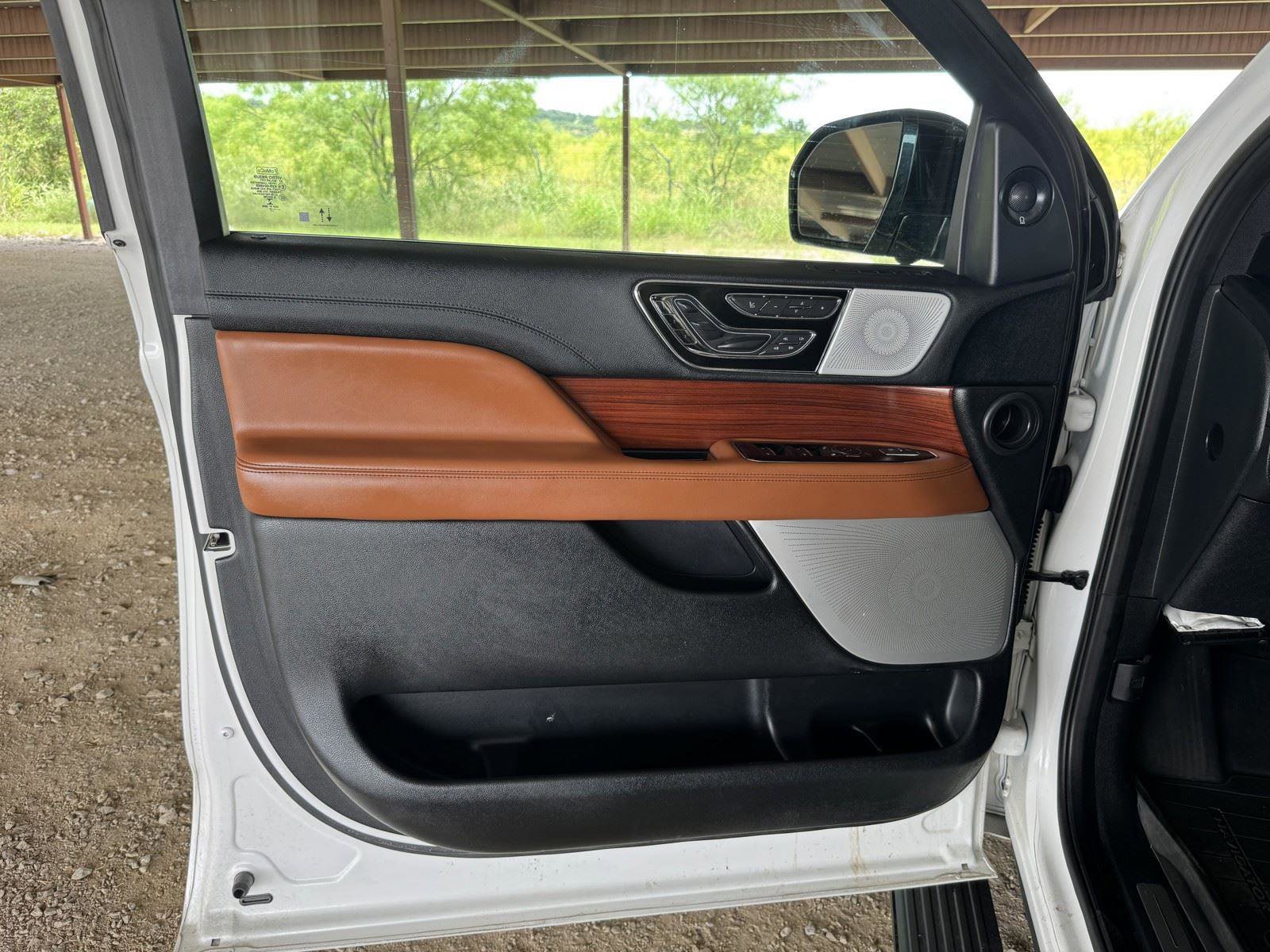 Used 2021 Lincoln Navigator Reserve w/ Luxury Package AWD/4WD image 27
