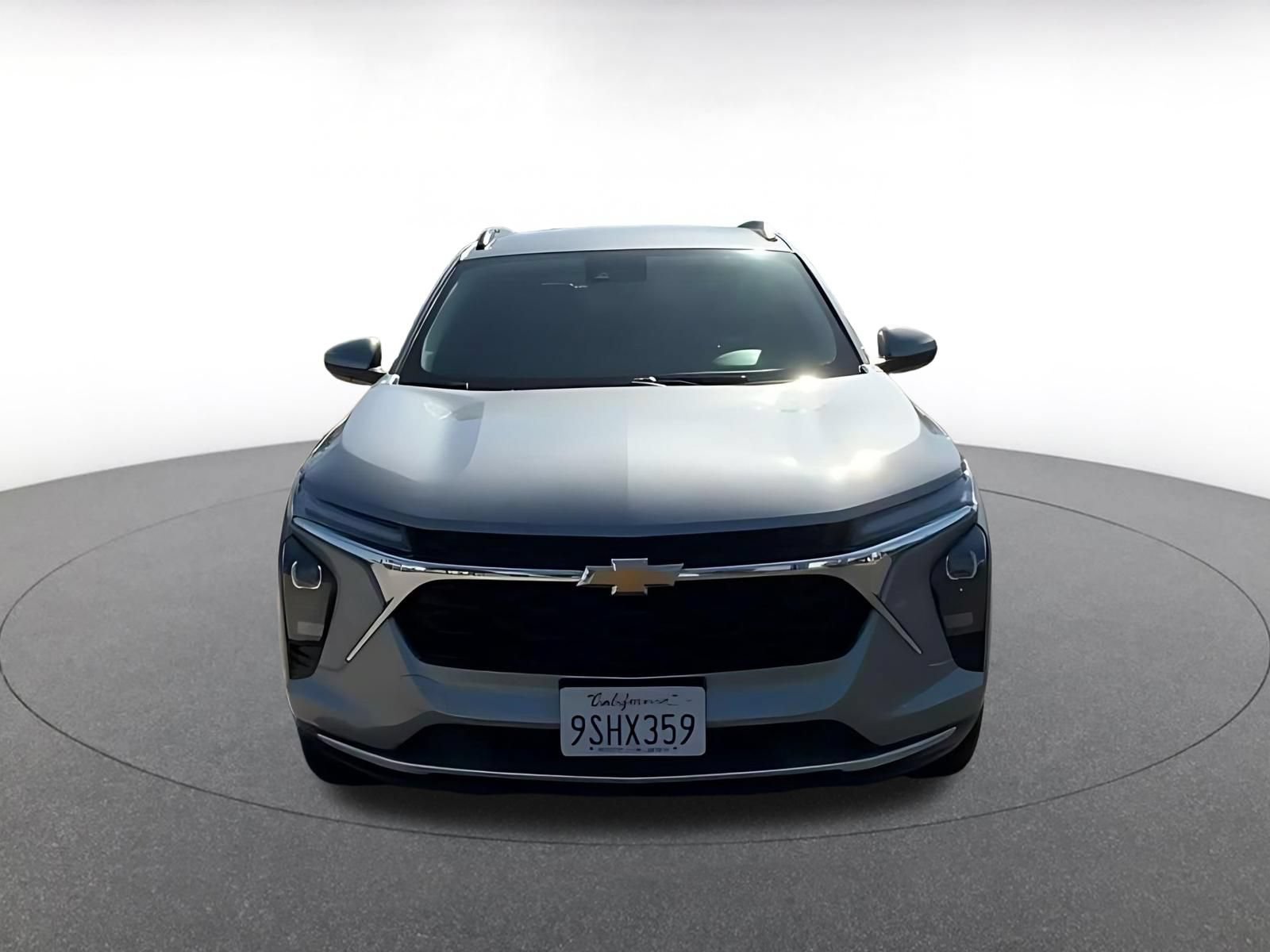 Used 2025 Chevrolet Trax LT FWD image 4