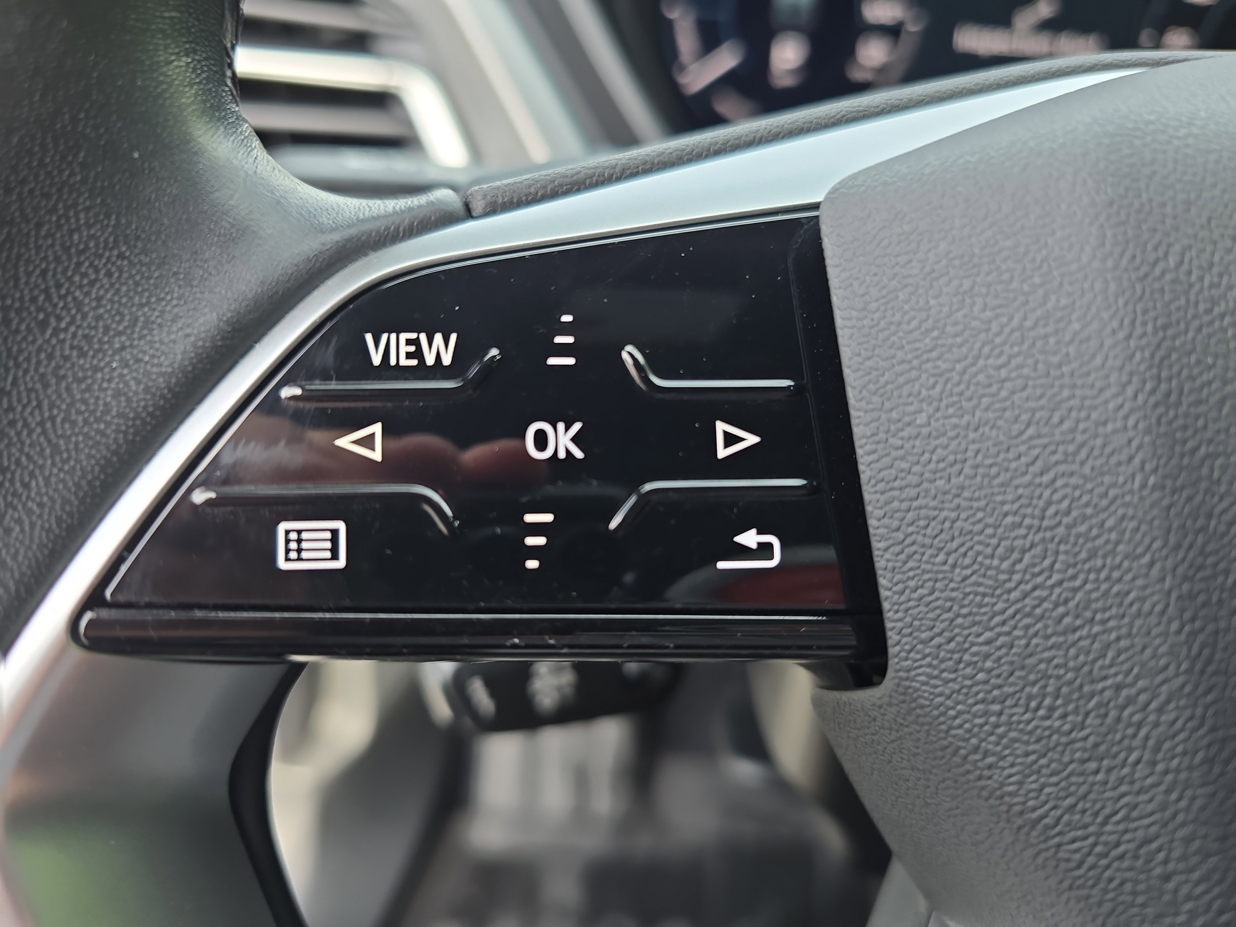 Used 2023 Audi Q4 e-tron Premium Plus w/ Premium Plus RWD image 17
