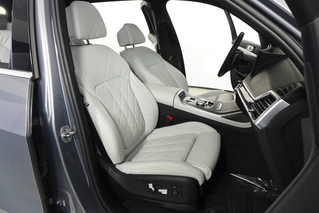 Certified 2023 BMW X7 xDrive40i w/ Parking Assistance Package image 19