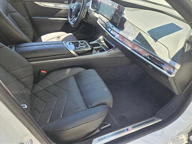 Used 2025 BMW 760i xDrive AWD/4WD image 20