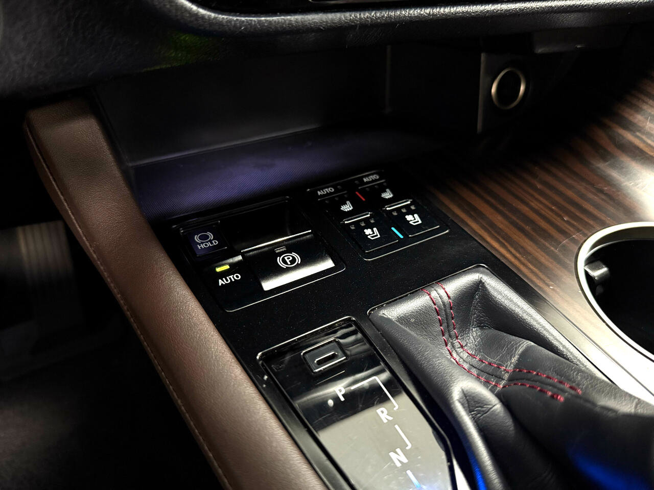 Used 2018 Lexus RX 450hL Premium w/ Premium Package image 25