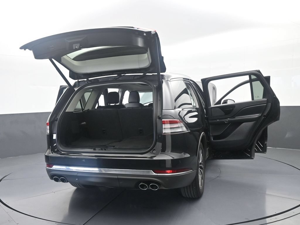 Used 2025 Lincoln Aviator 2WD image 70