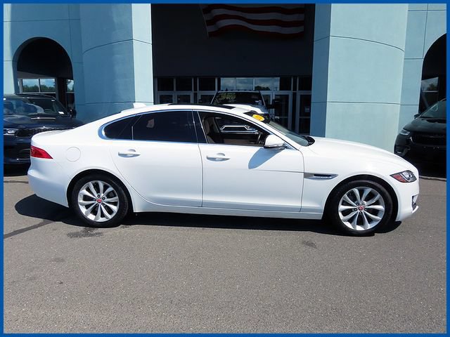 Used 2018 Jaguar XF Premium AWD/4WD image 2