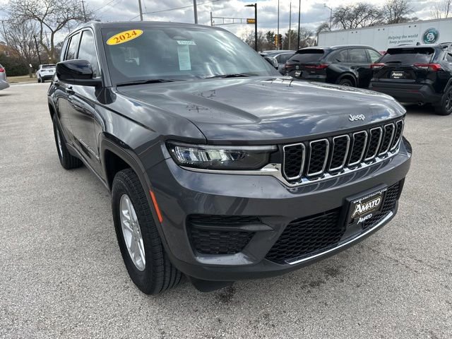 Used 2024 Jeep Grand Cherokee Laredo w/ Trailer Tow Package image 4