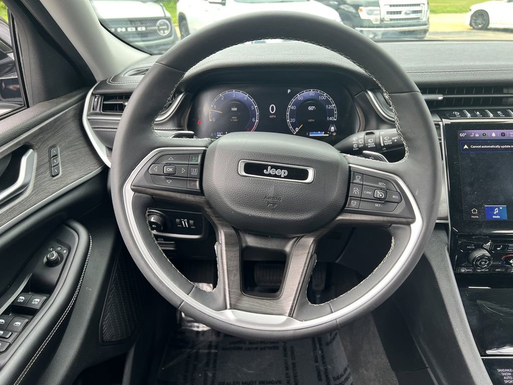 Used 2023 Jeep Grand Cherokee Limited AWD/4WD image 9