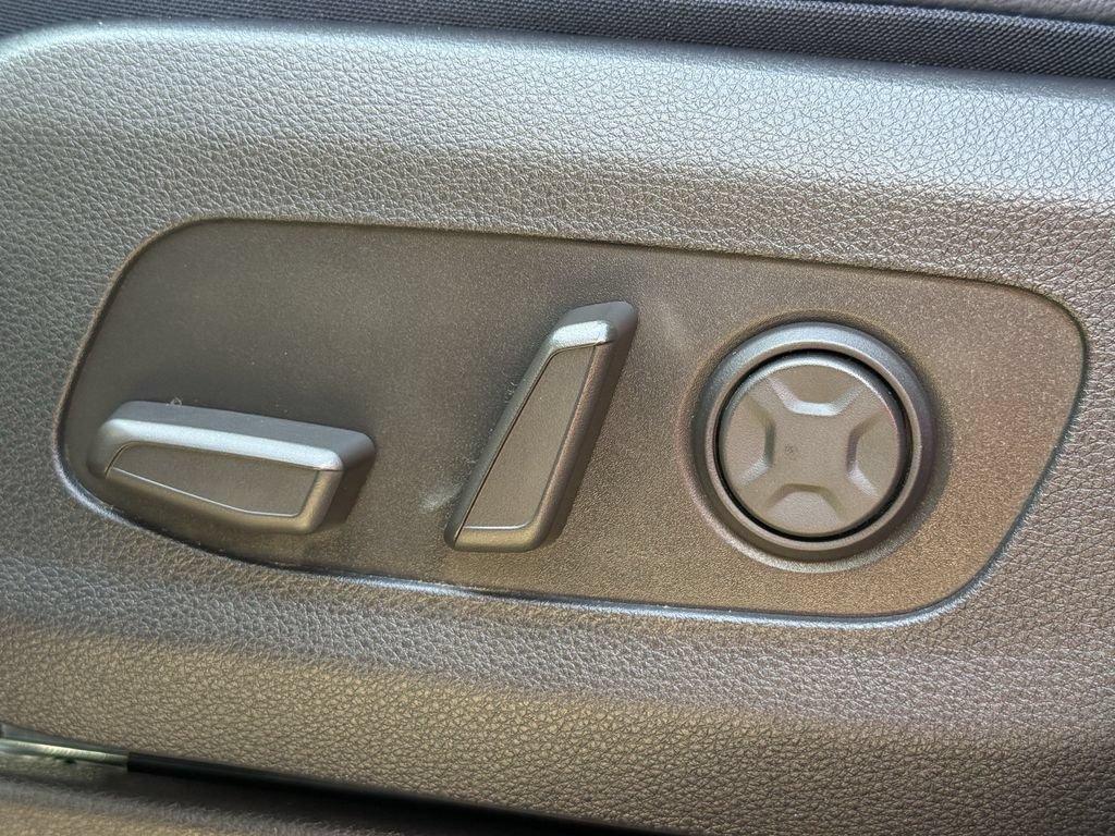 Used 2025 Kia Carnival SX Prestige FWD image 24