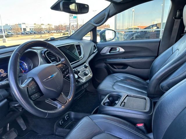 Used 2021 Chrysler Pacifica Touring-L w/ S Appearance Package image 10