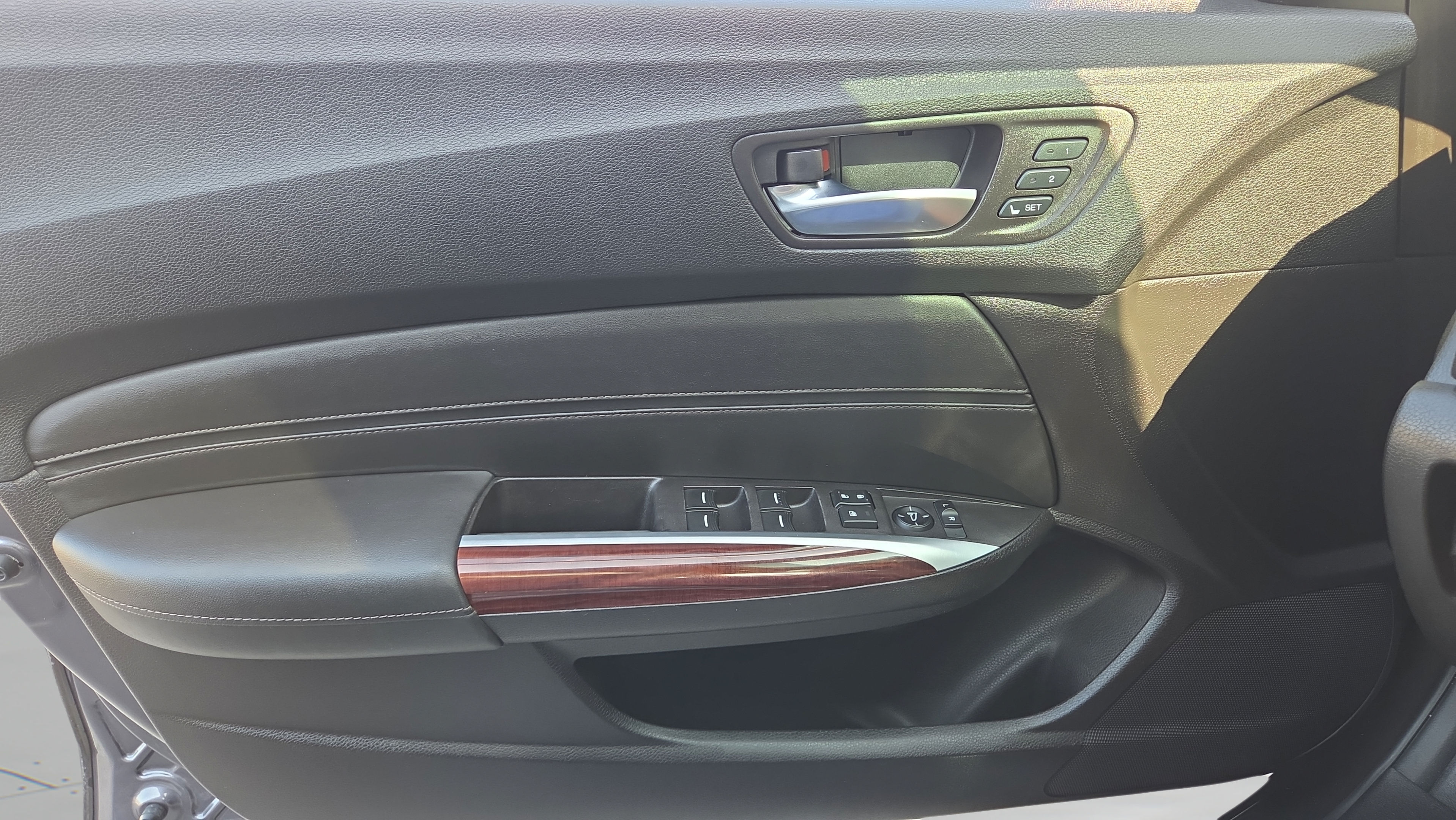Used 2017 Acura TLX w/ Technology Package FWD image 35