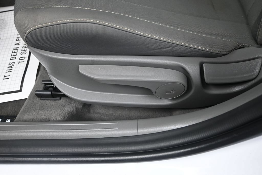 Used 2025 Hyundai Elantra Sport FWD image 11
