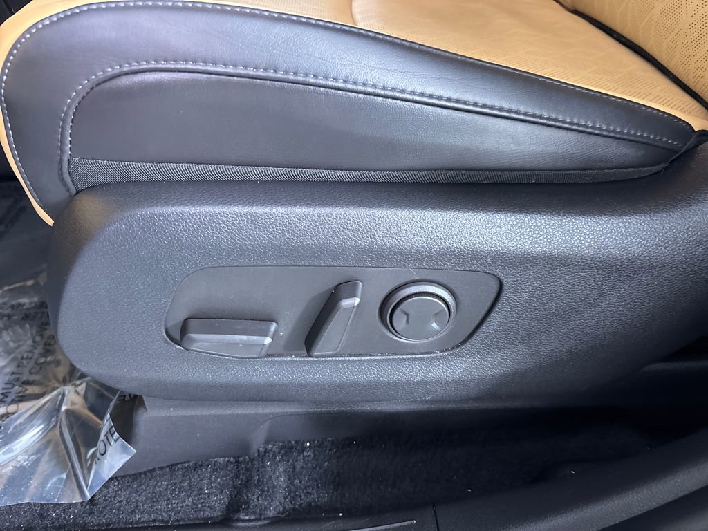 Certified 2024 Kia Carnival EX image 9